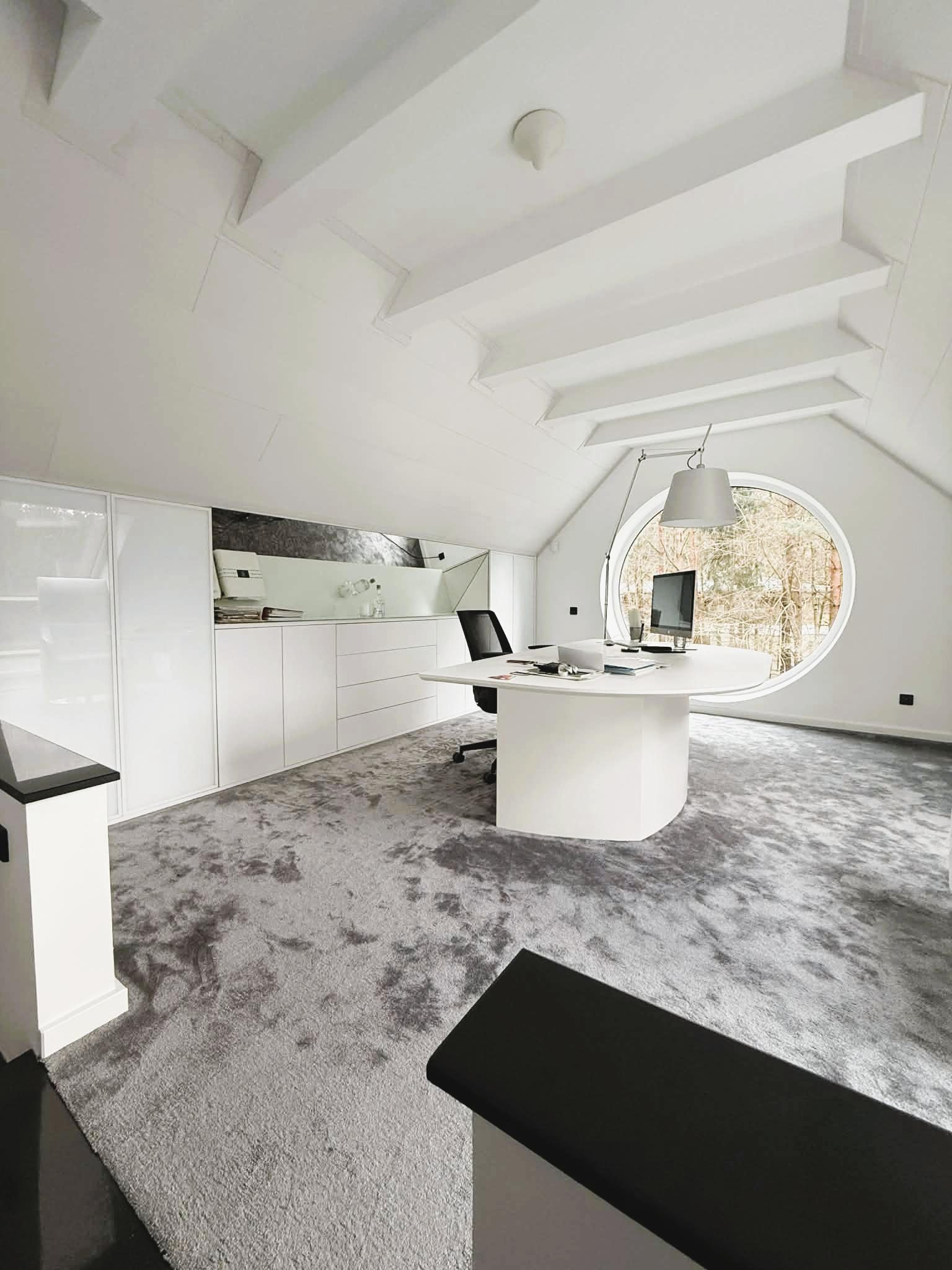 Executive Wing upper floor — depth view towards circular window
